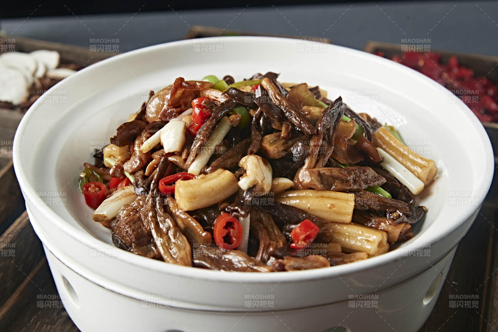 蒜子米椒五花肉炒松蘑粗粉条图片