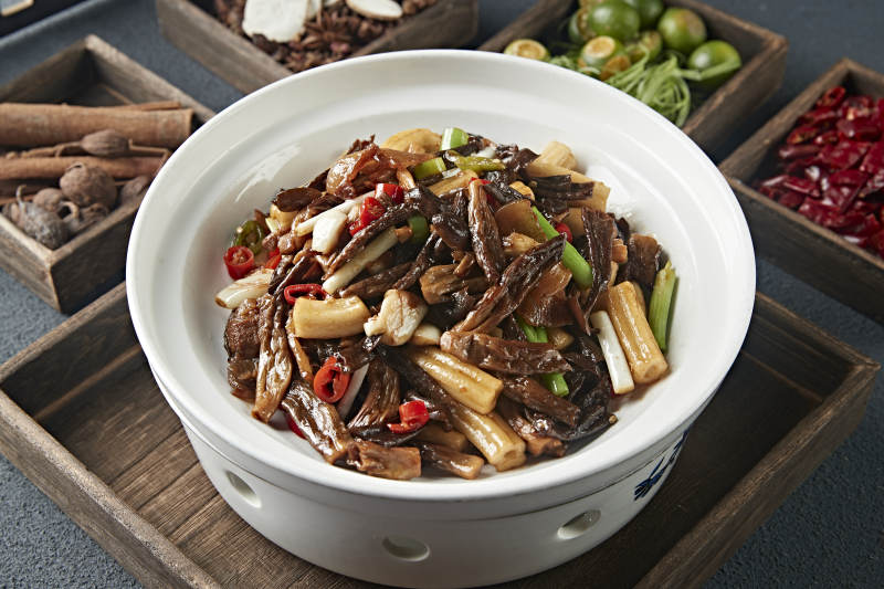 蒜子米椒五花肉炒松蘑粗粉条图片