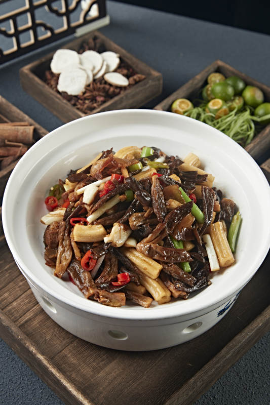 蒜子米椒五花肉炒松蘑粗粉条图片