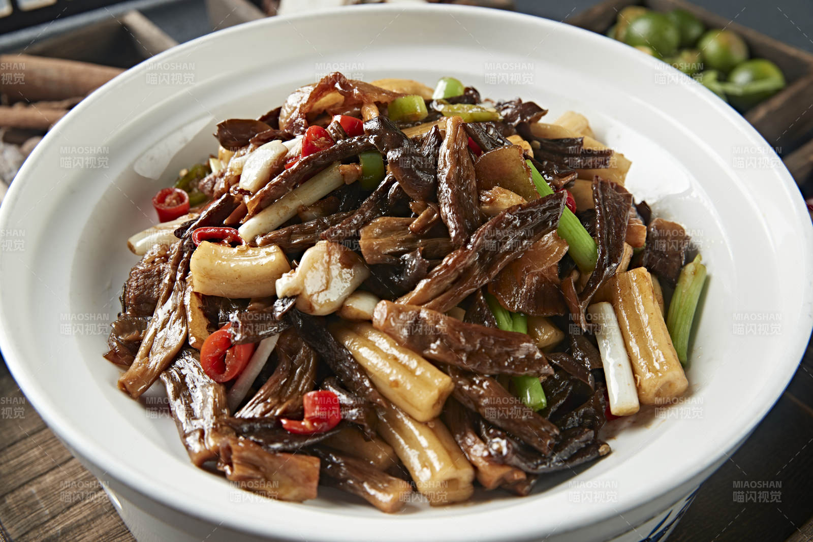 蒜子米椒五花肉炒松蘑粗粉条图片