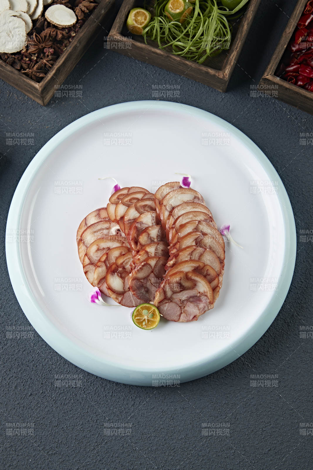 烟熏卤味压肘花卷切片图片