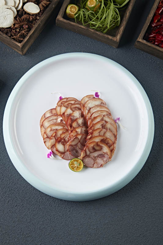 烟熏卤味压肘花卷切片图片