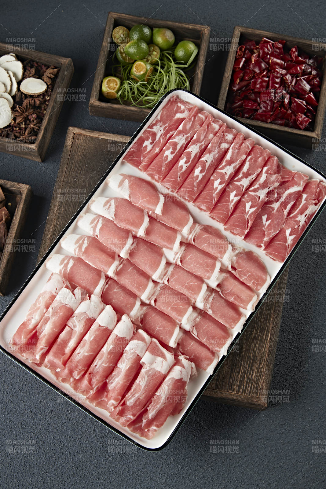 老北京涮肉食材草原肥羊肥牛肉卷图片