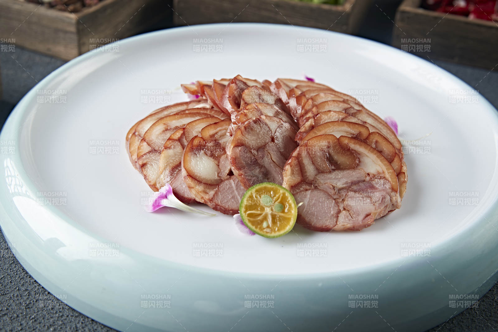 烟熏卤味压肘花卷切片图片