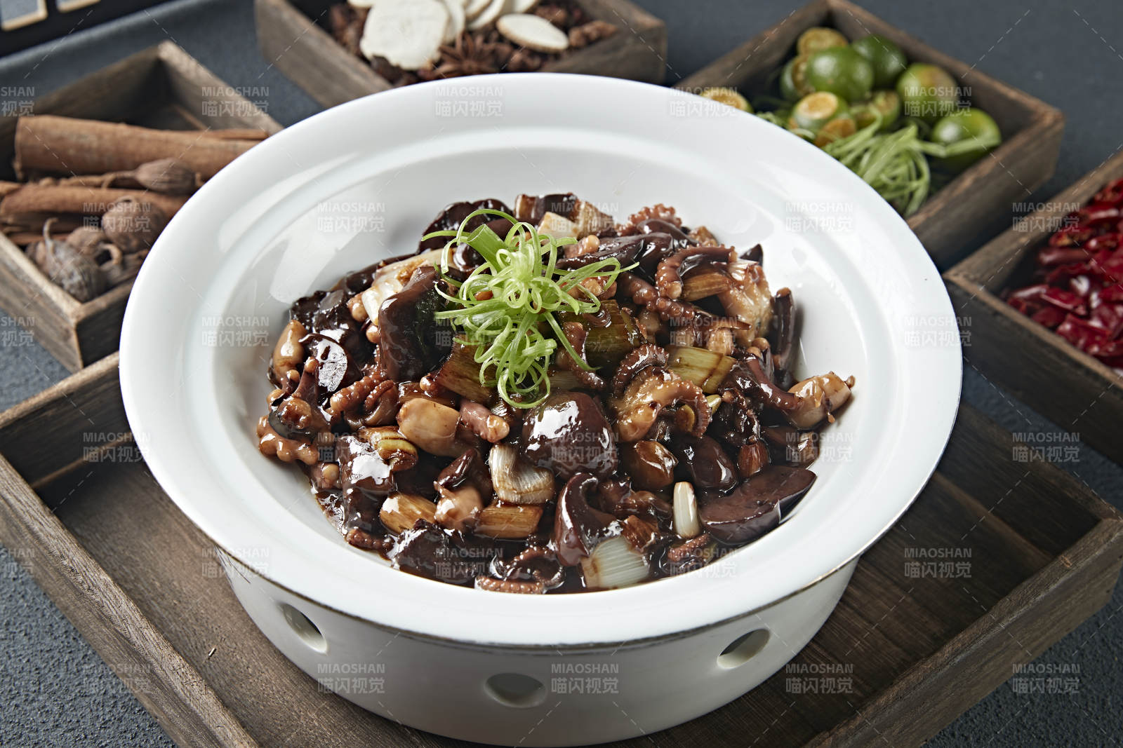 葱烧红肉菇海鲜小八爪图片