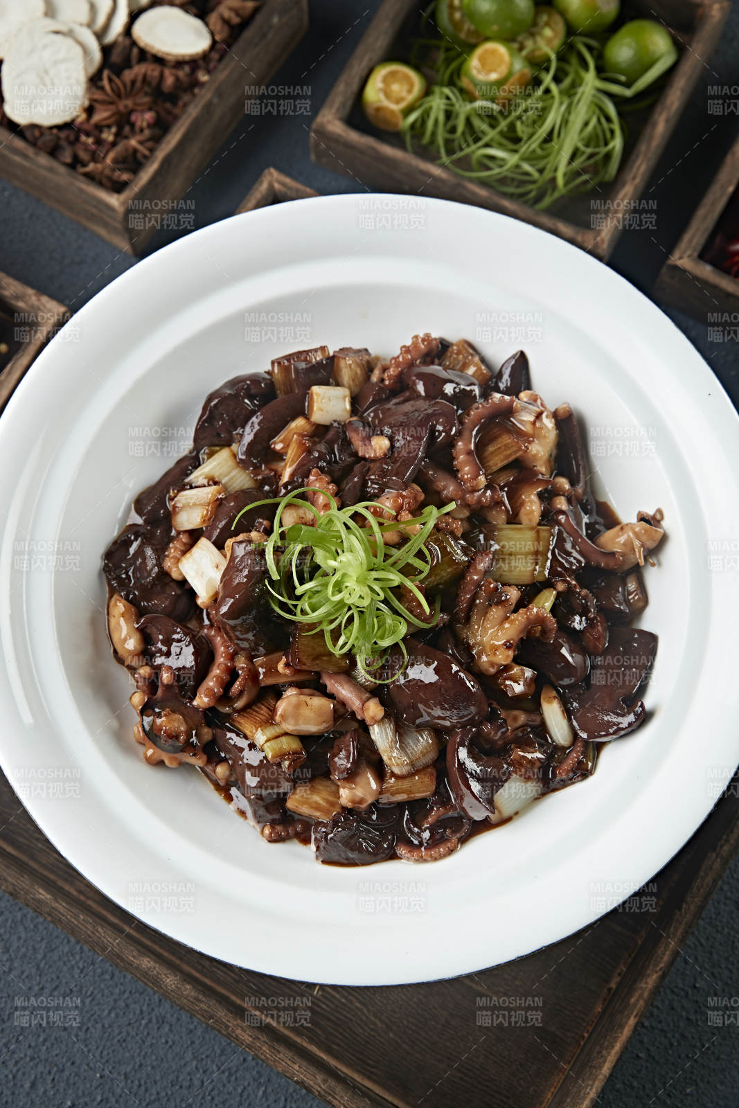 葱烧红肉菇海鲜小八爪图片