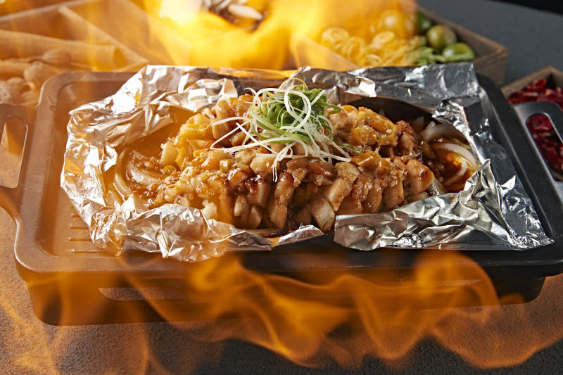 铁板锡纸烤鲈鱼图片