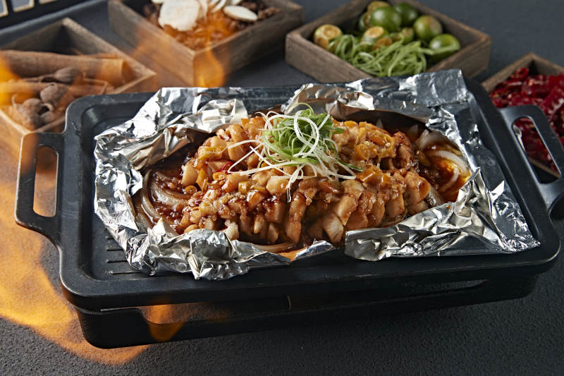 铁板锡纸烤鲈鱼图片