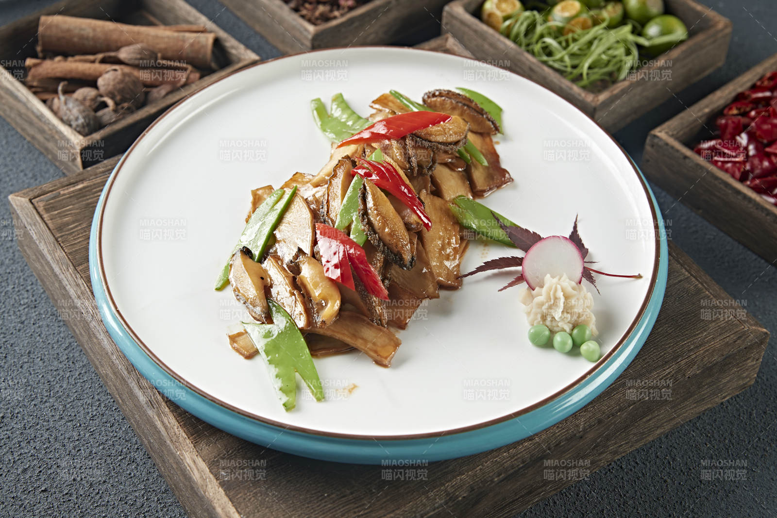 荷兰豆彩椒杏鲍菇烧鲜鲍鱼图片