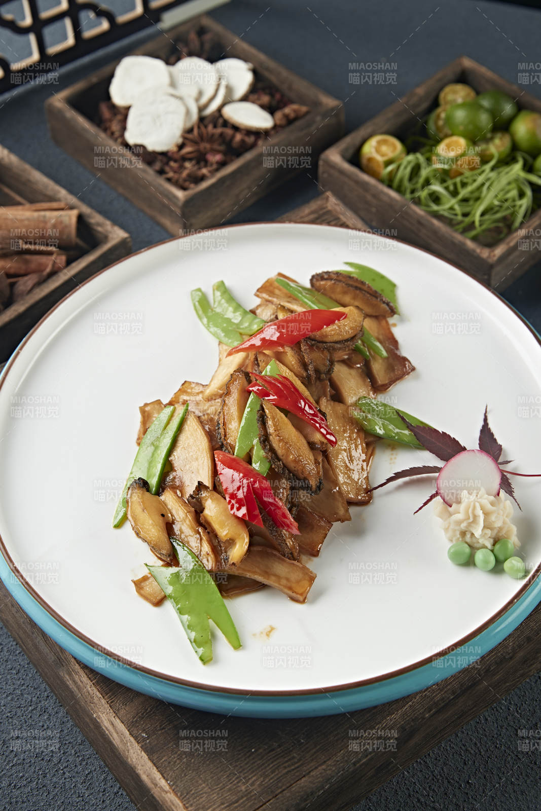 荷兰豆彩椒杏鲍菇烧鲜鲍鱼图片