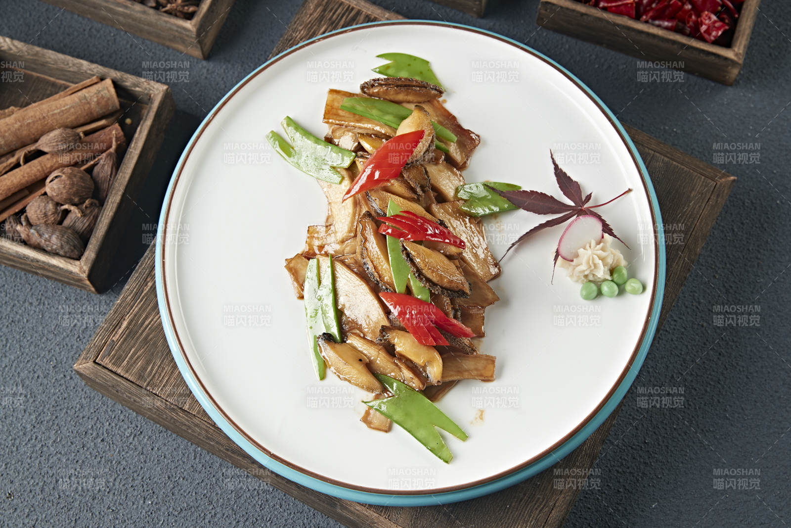 荷兰豆彩椒杏鲍菇烧鲜鲍鱼图片