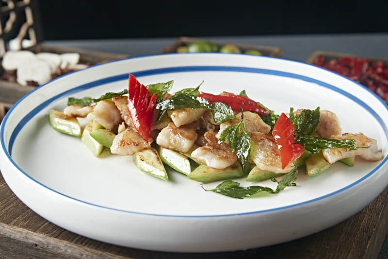 彩椒薄荷配香煎鳕鱼肉图片