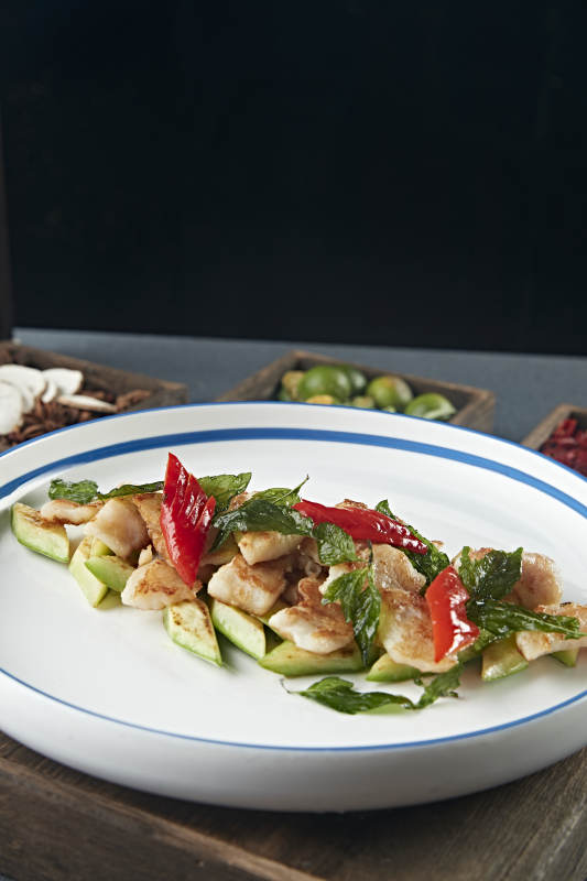 彩椒薄荷配香煎鳕鱼肉图片