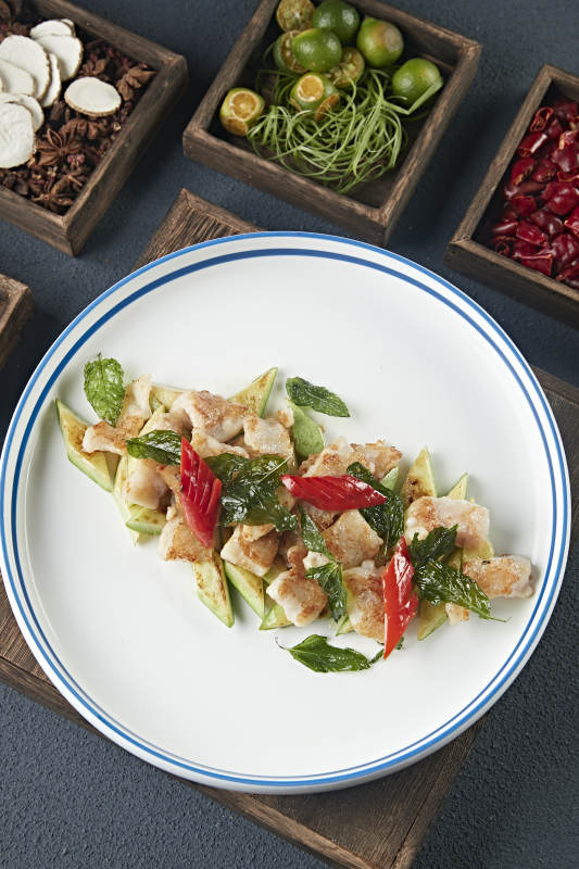 彩椒薄荷配香煎鳕鱼肉图片