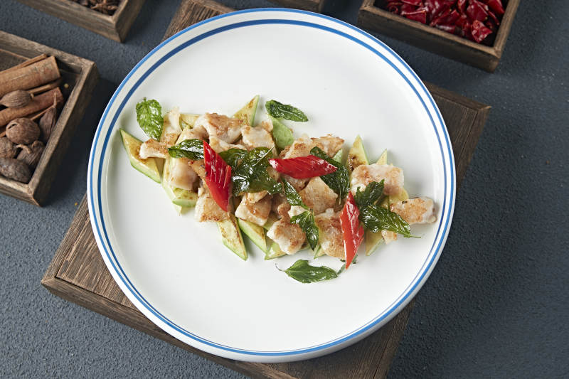 彩椒薄荷配香煎鳕鱼肉图片