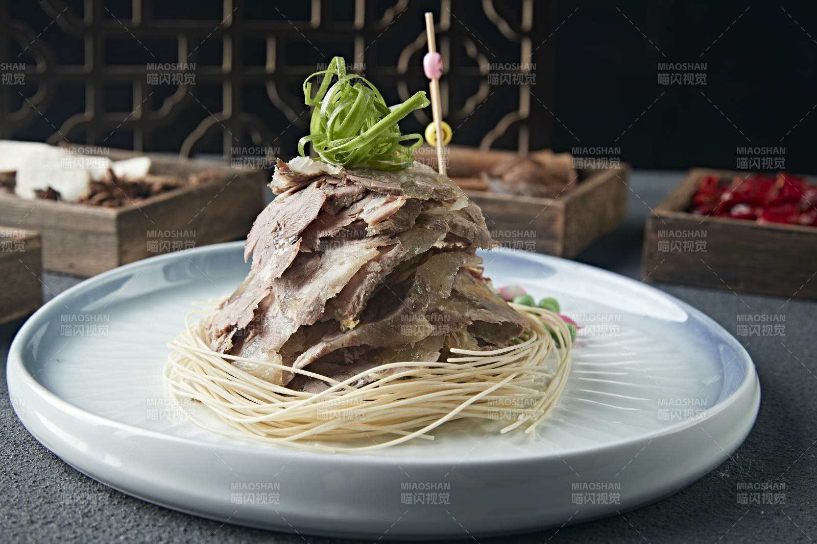 美味五香牛腱子切片图片