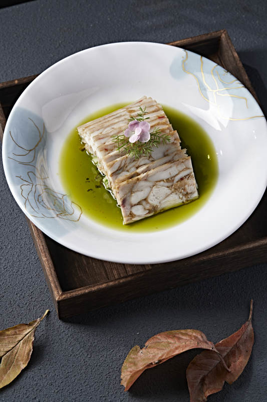 北京填鸭肉糕切片配藤椒麻油图片