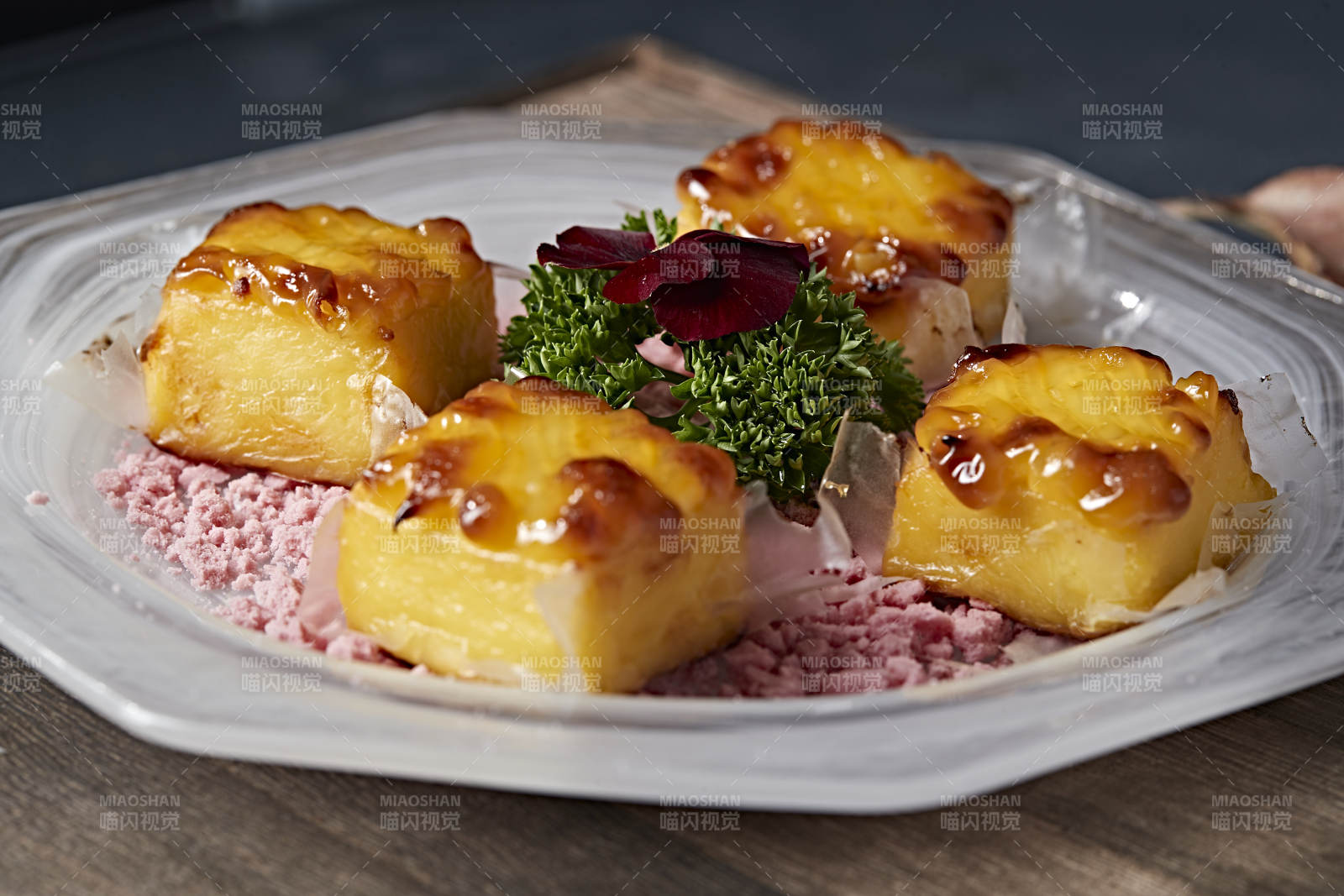 焦糖菠萝芝士蛋糕图片