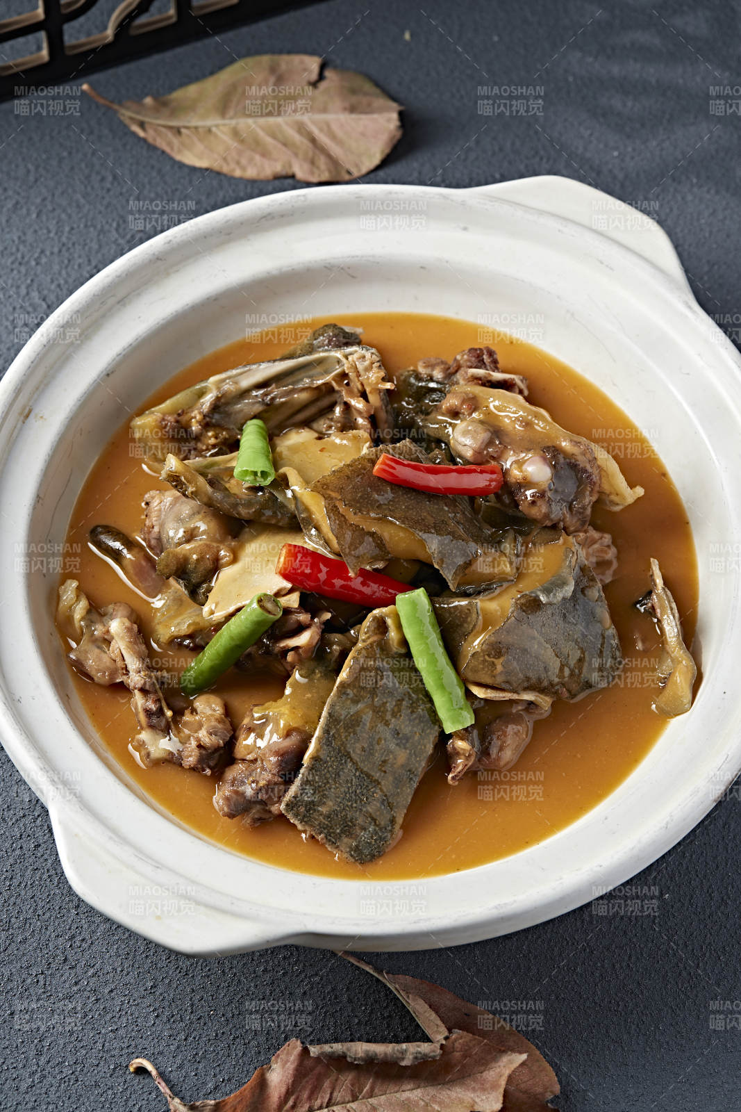 砂锅浓汤煲甲鱼图片