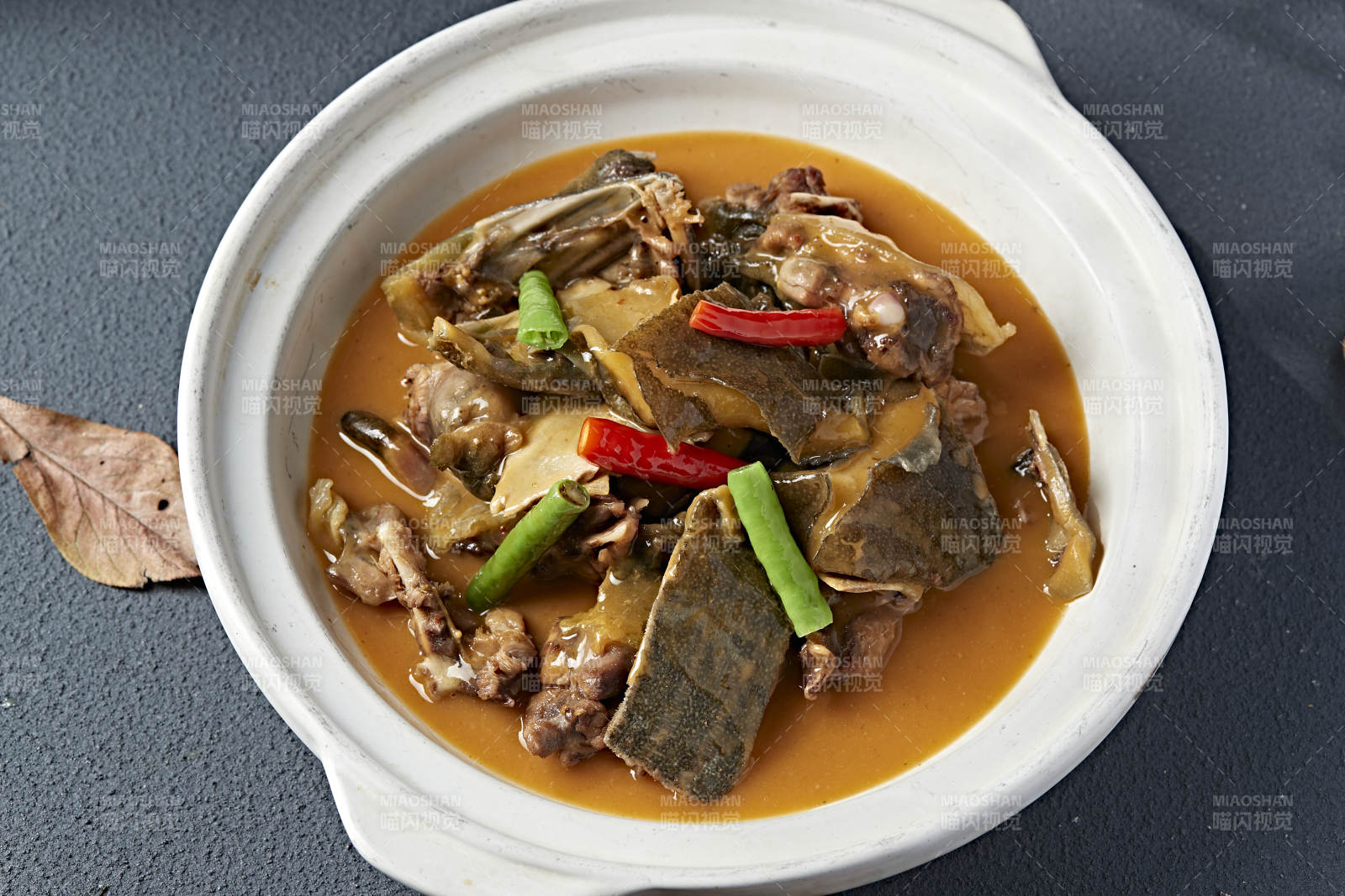 砂锅浓汤煲甲鱼图片