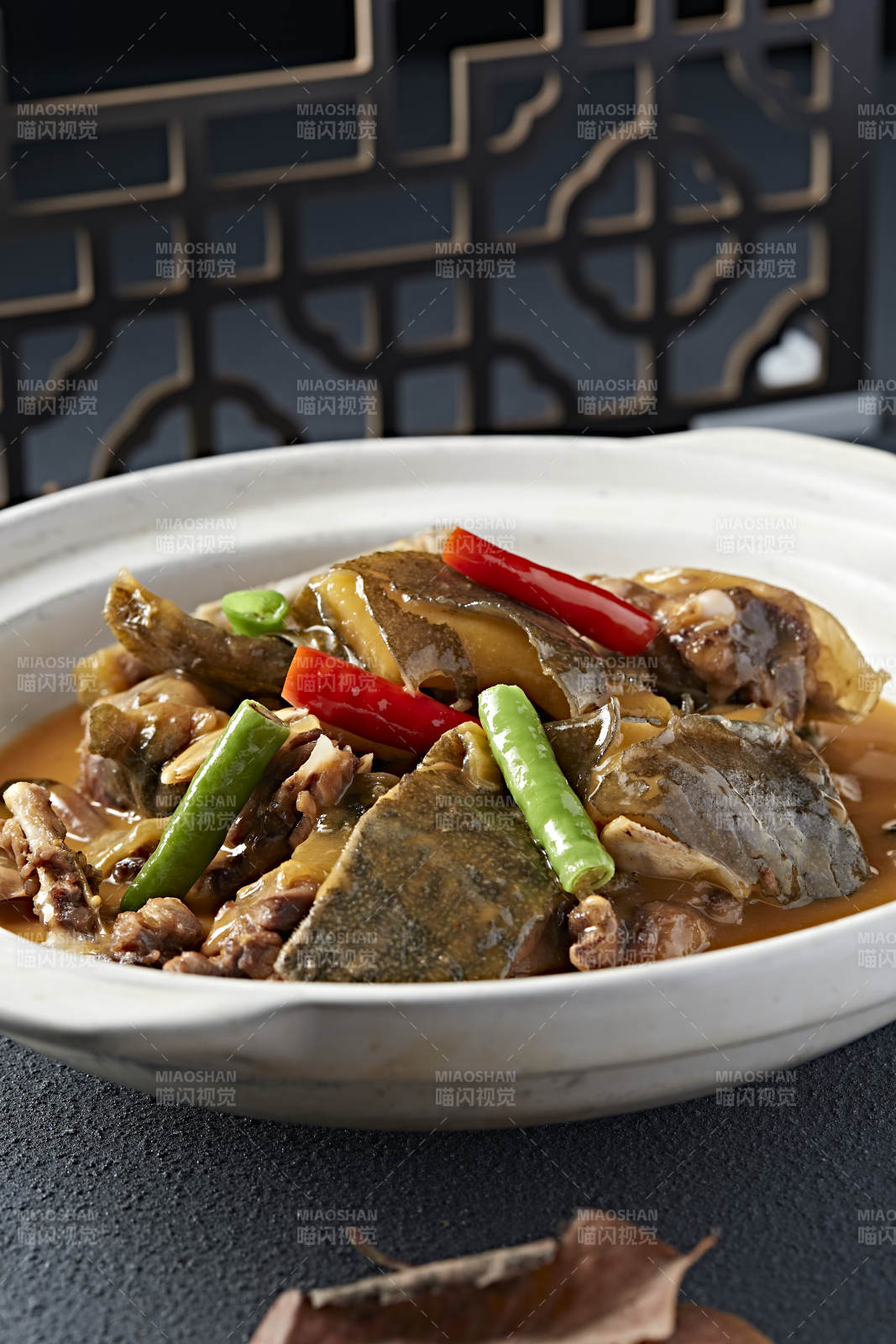 砂锅浓汤煲甲鱼图片