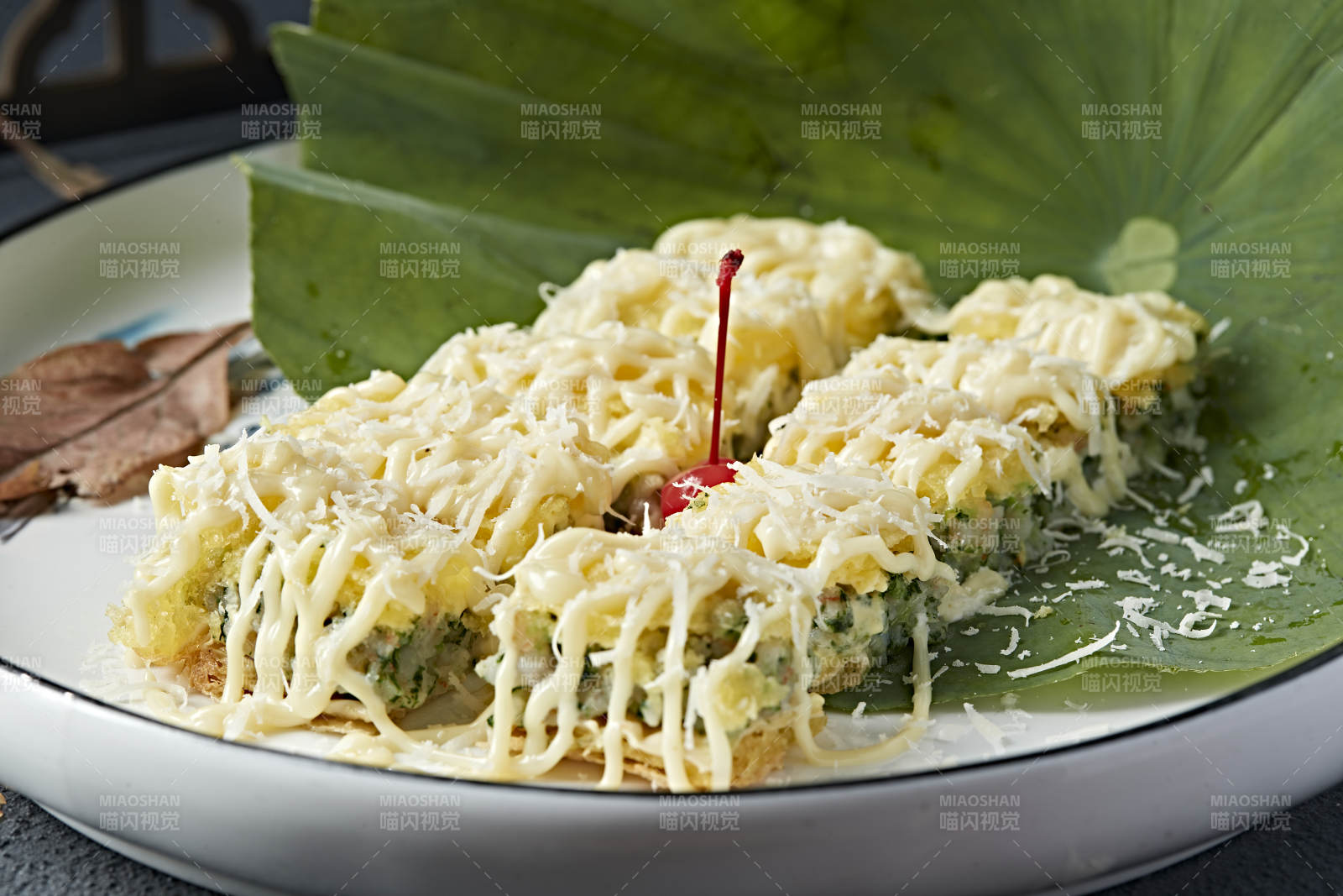 香煎蔬菜鲜虾饼淋美乃滋酱图片