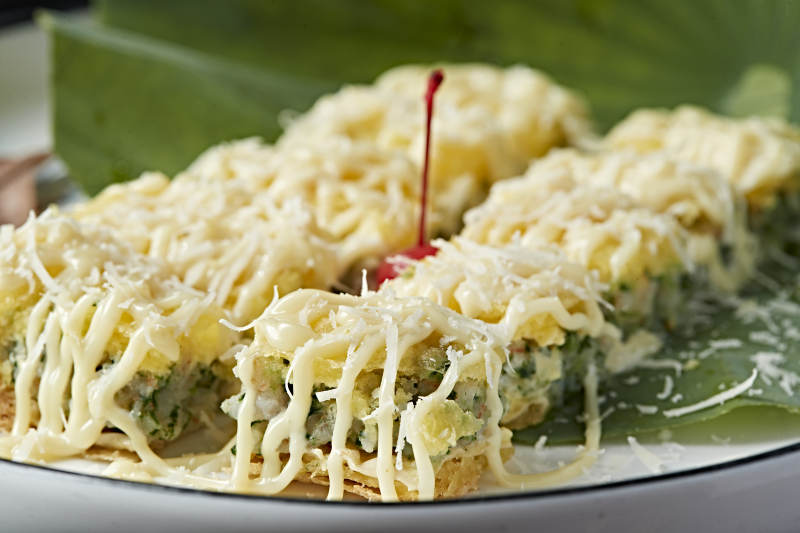 香煎蔬菜鲜虾饼淋美乃滋酱图片