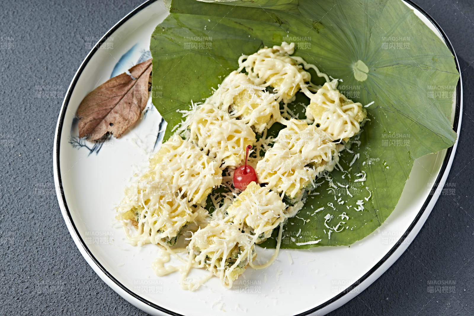 香煎蔬菜鲜虾饼淋美乃滋酱图片