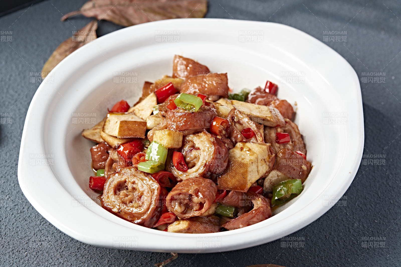 砂锅香辣米椒香干烧肥肠图片