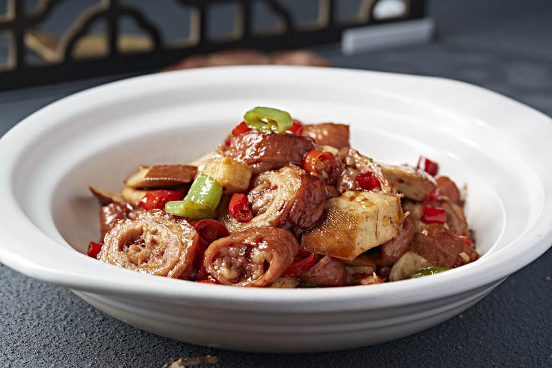 砂锅香辣米椒香干烧肥肠图片