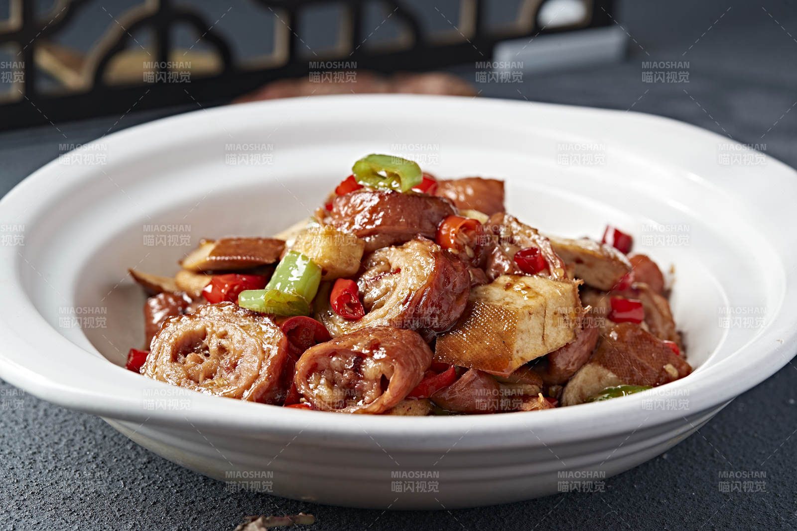 砂锅香辣米椒香干烧肥肠图片