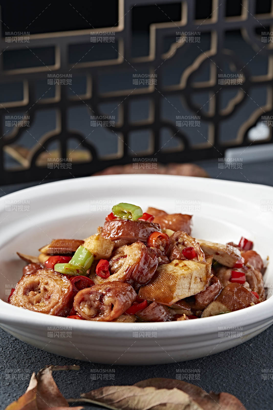 砂锅香辣米椒香干烧肥肠图片