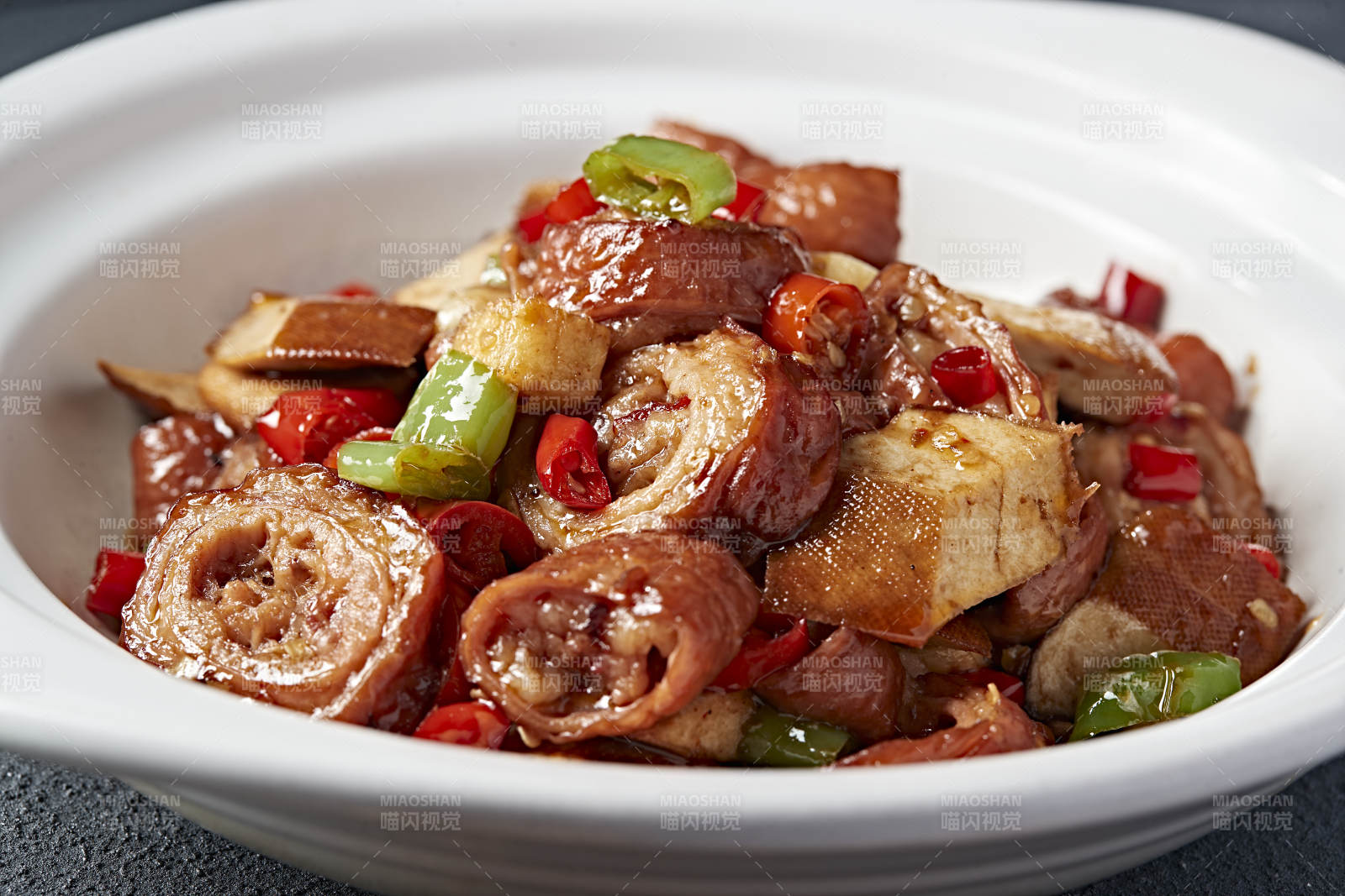 砂锅香辣米椒香干烧肥肠图片