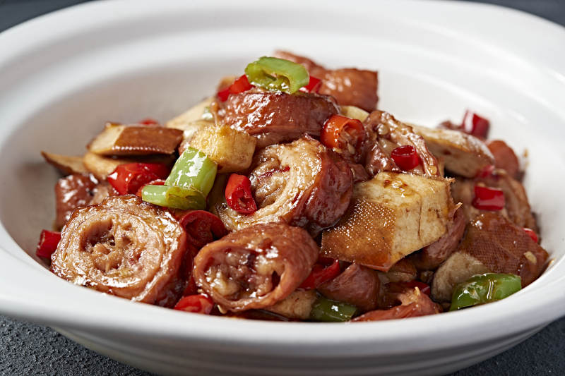 砂锅香辣米椒香干烧肥肠图片