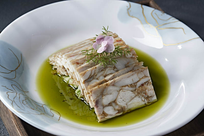 北京填鸭肉糕切片配藤椒麻油图片