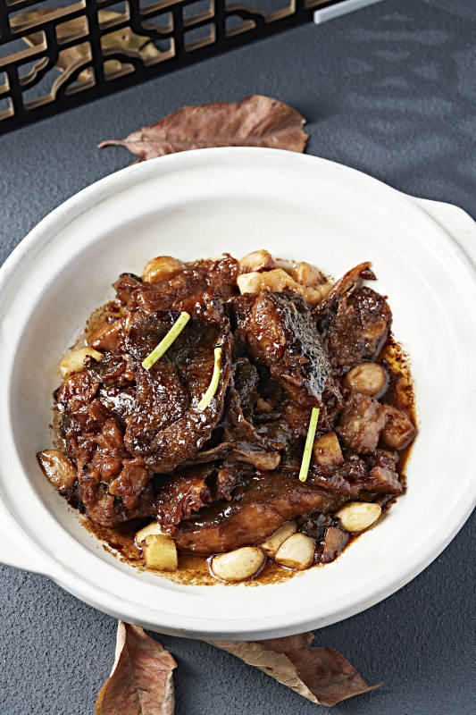 砂锅酱煲蒜香碟鱼头图片