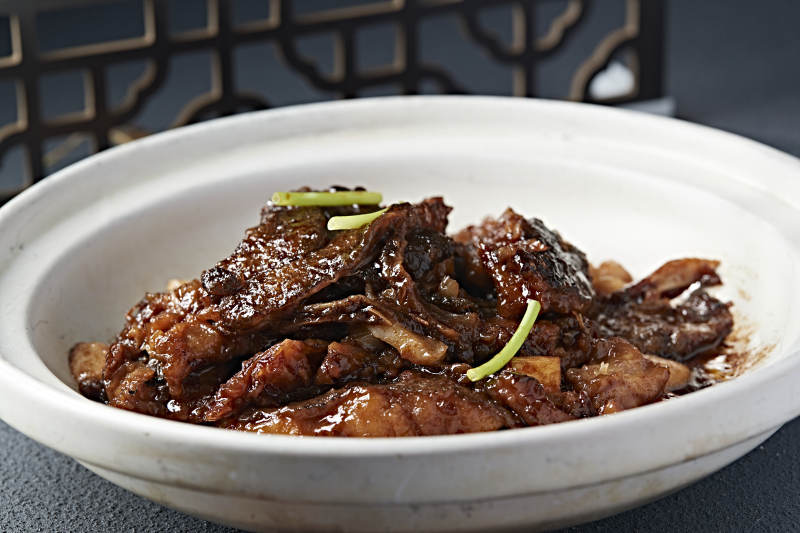 砂锅酱煲蒜香碟鱼头图片