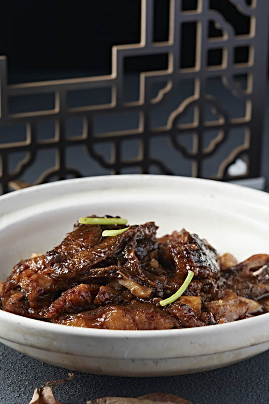 砂锅酱煲蒜香碟鱼头图片