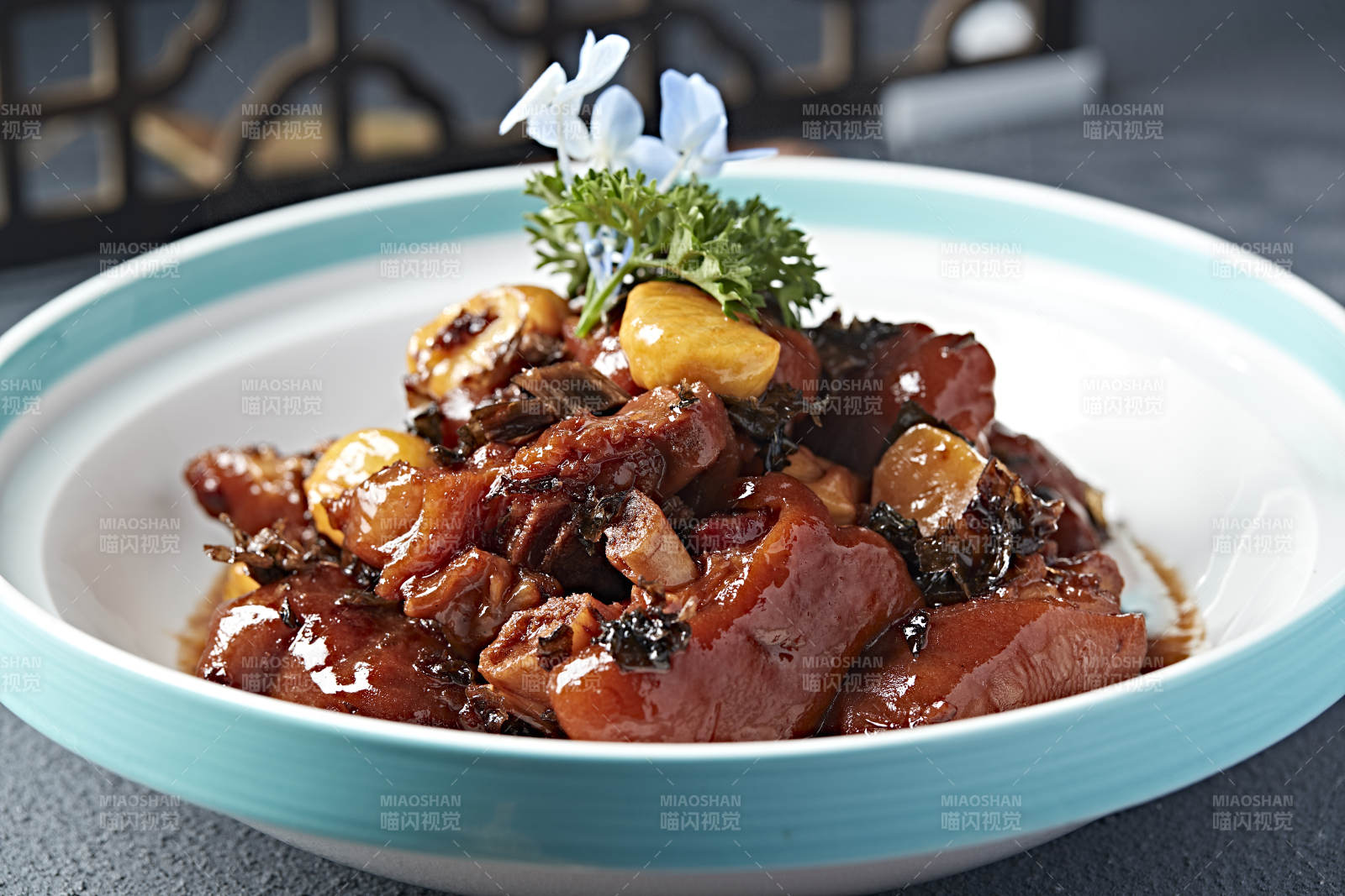 美味红烧板栗猪蹄块图片