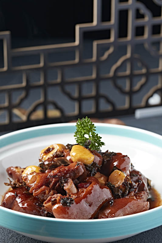 美味红烧板栗猪蹄块图片