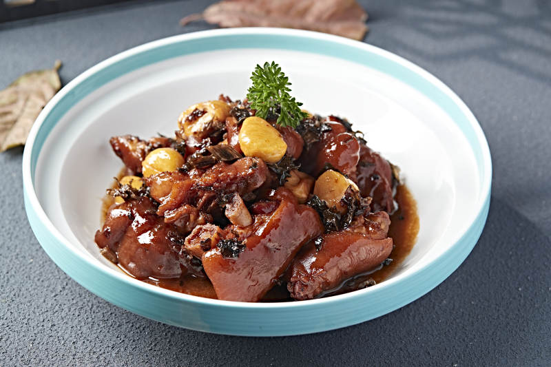 美味红烧板栗猪蹄块图片