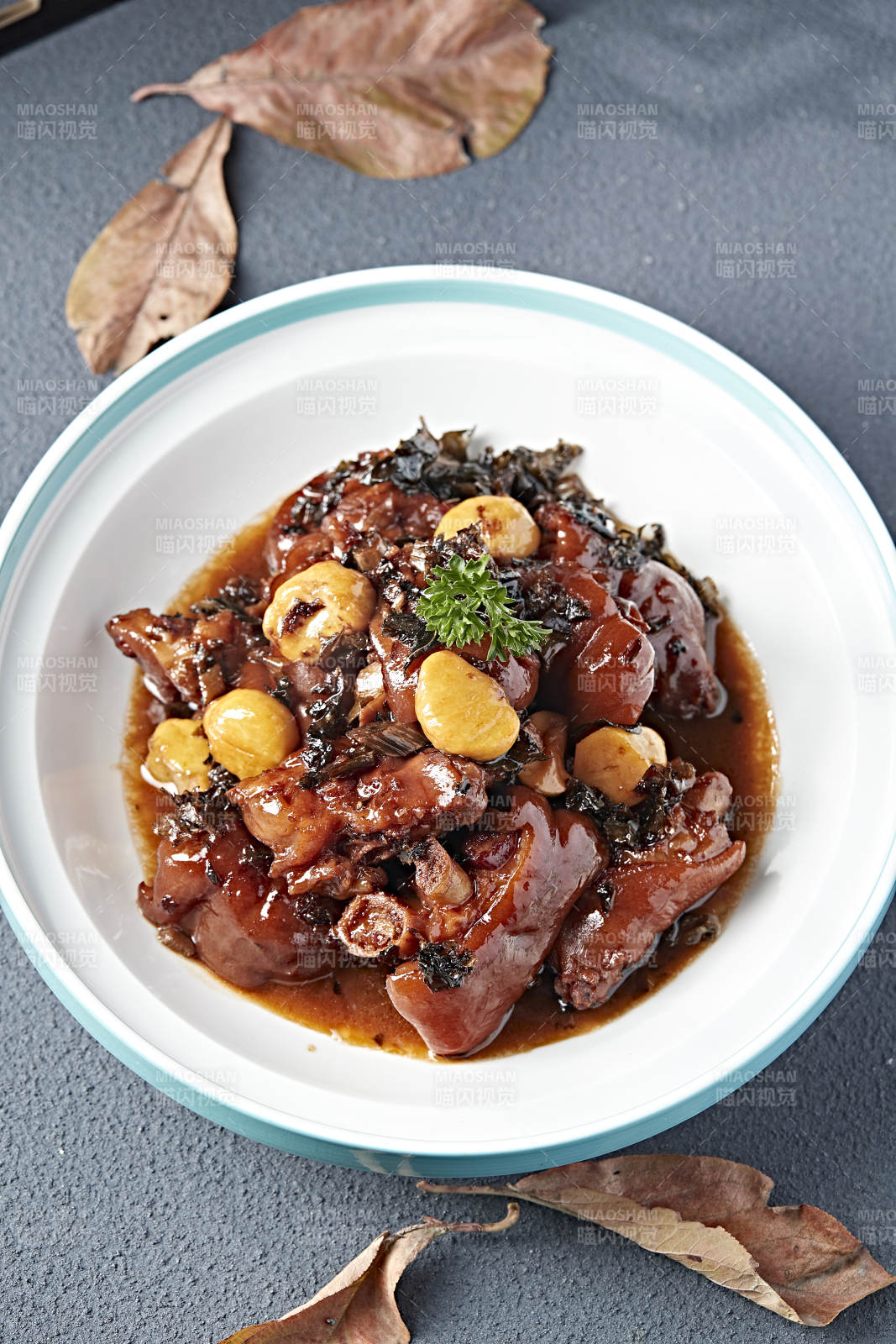 美味红烧板栗猪蹄块图片