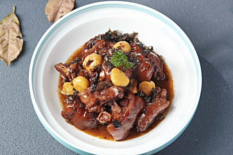 美味红烧板栗猪蹄块图片