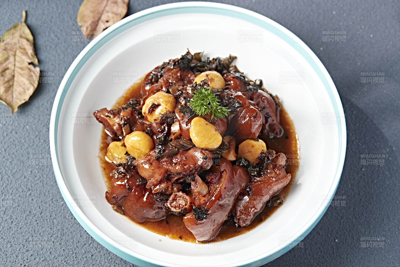 美味红烧板栗猪蹄块图片