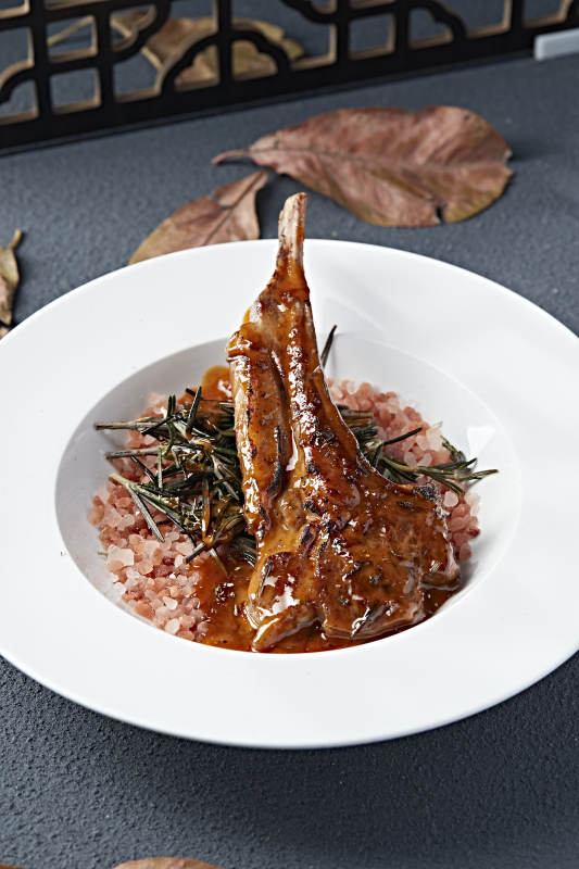 铁板香煎战斧小羊排图片