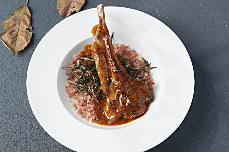 铁板香煎战斧小羊排图片