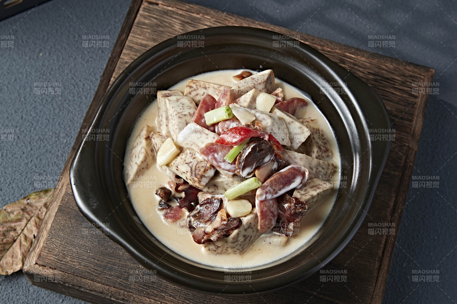 砂锅奶汤芋头爆广式腊肠咸肉图片