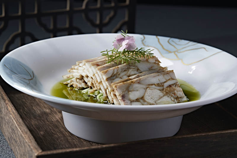 北京填鸭肉糕切片配藤椒麻油图片