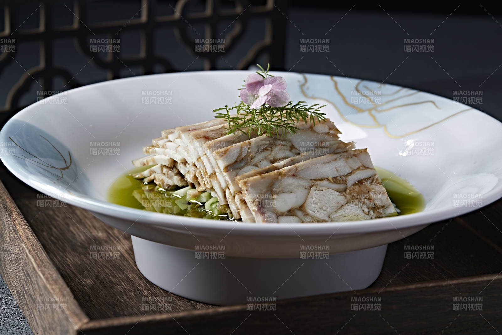 北京填鸭肉糕切片配藤椒麻油图片