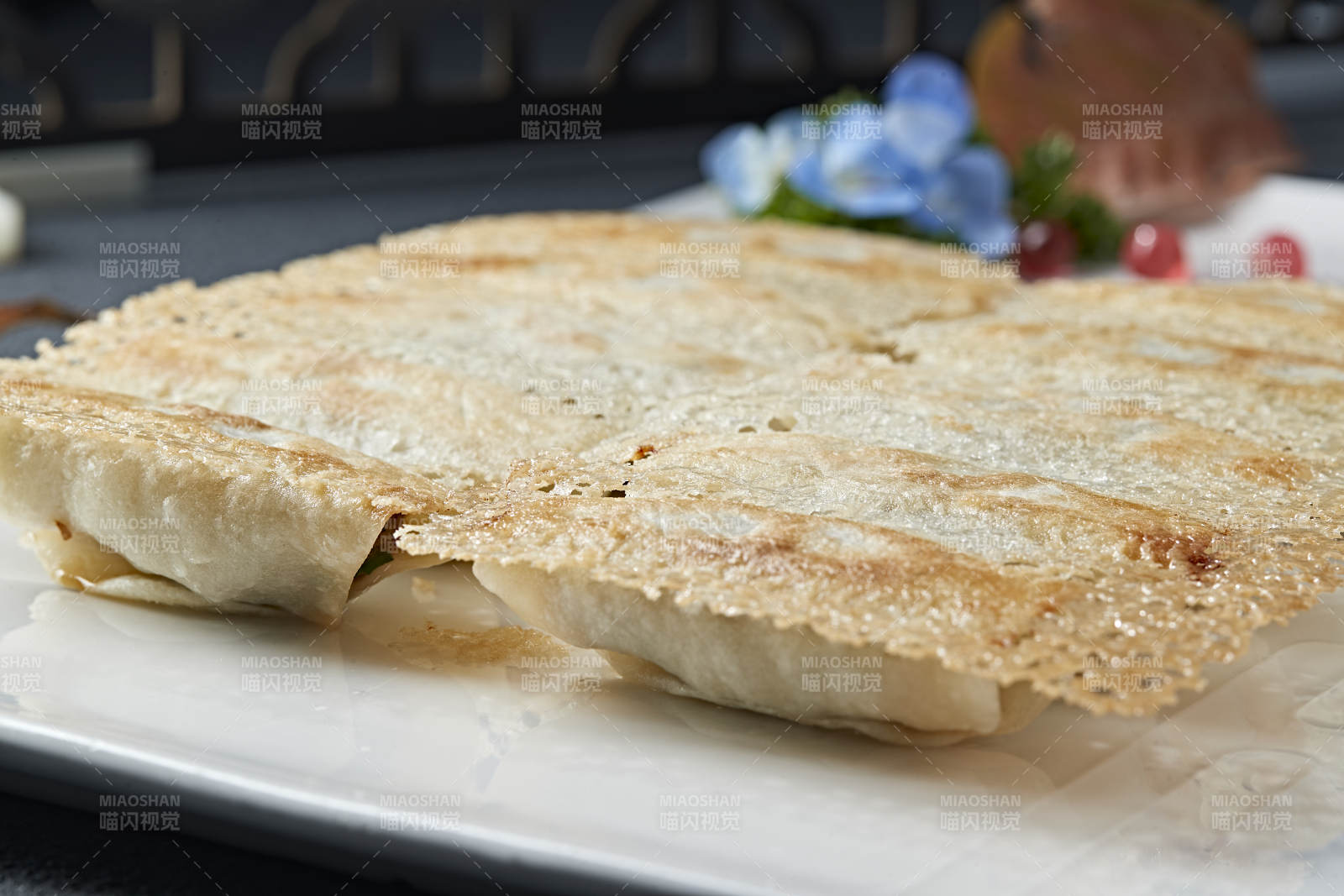 韭菜油渣馅渔网煎锅贴图片